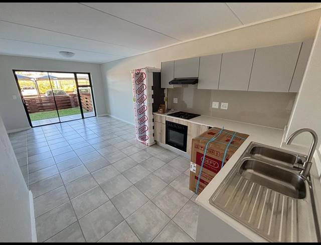 2 BEDROOM PROPERTY TO RENT IN MOOIKLOOF